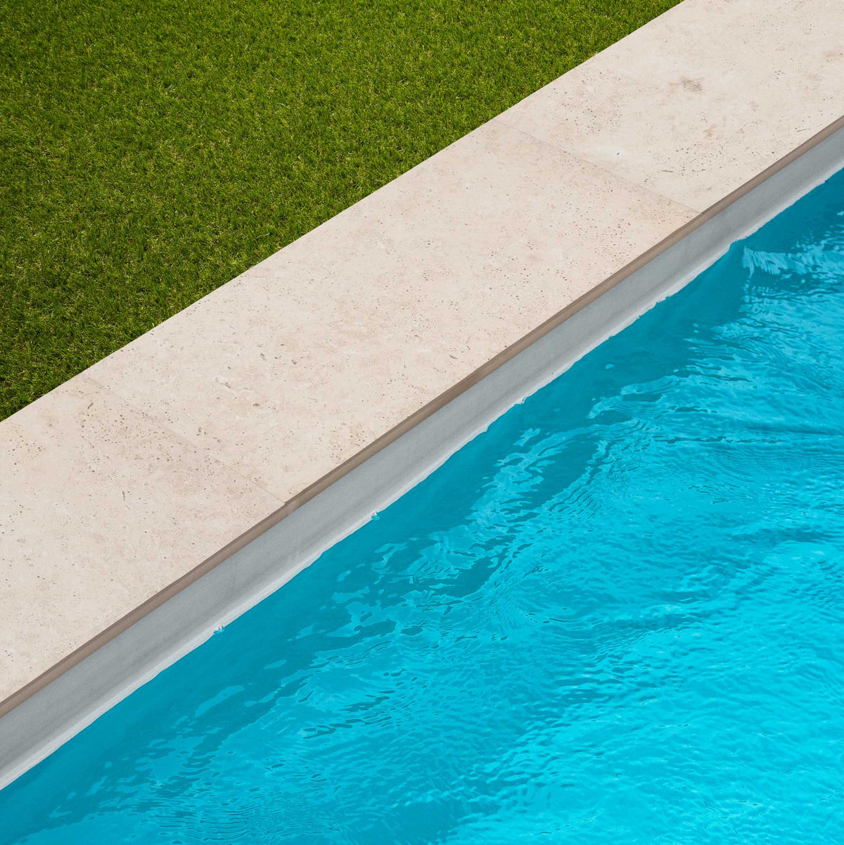 Margelle de piscine effet Travertin Beige 60x28x2 cm Bord Droit Pietra