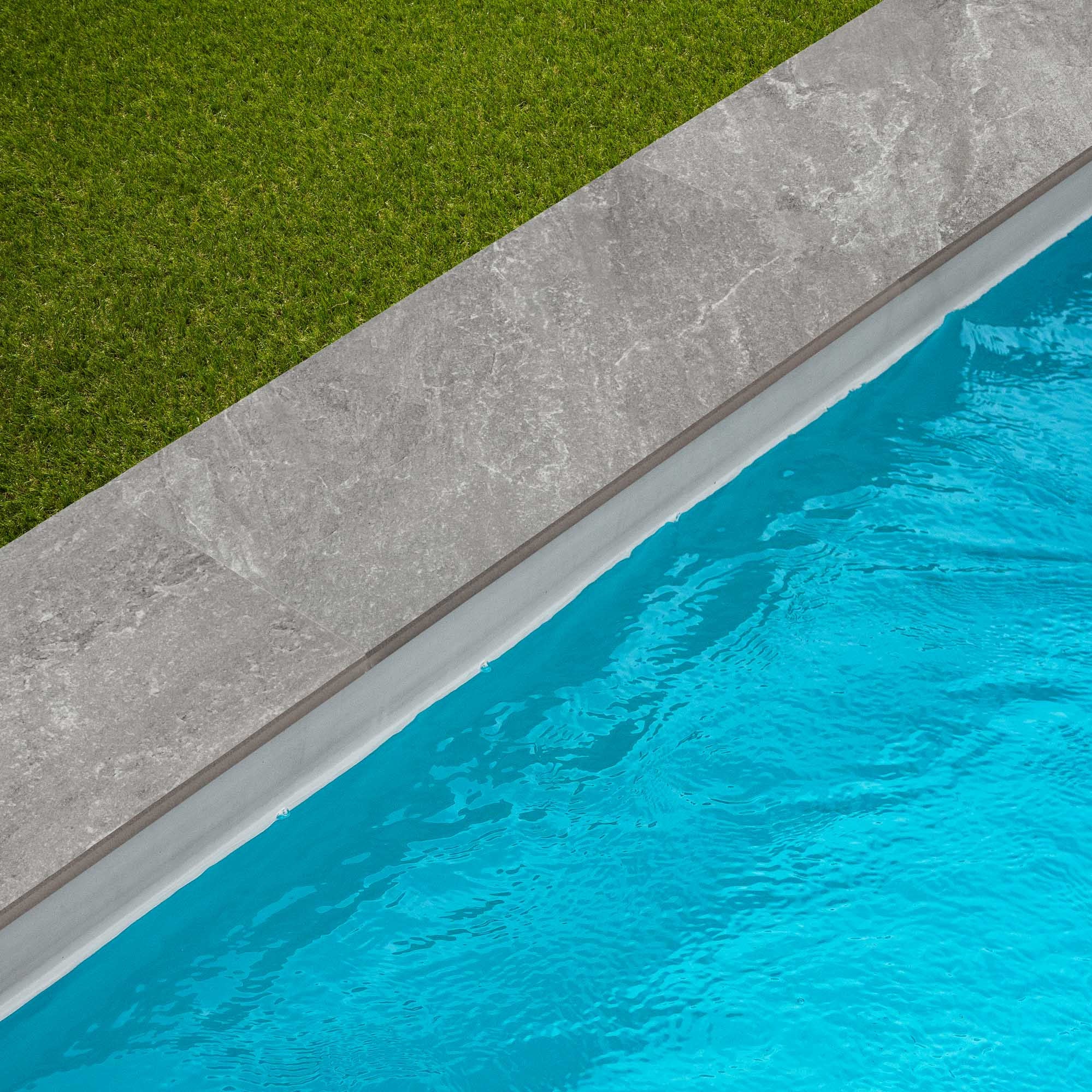 Margelle de piscine effet Pierre Gris Quartz 60x28x2 cm Bord Droit Pietra