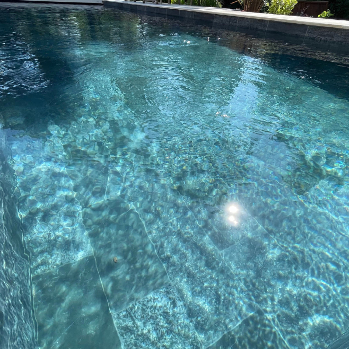 Carrelage Piscine effet Pierre de Bali Noir 62,6x31x0,9 cm Lombok