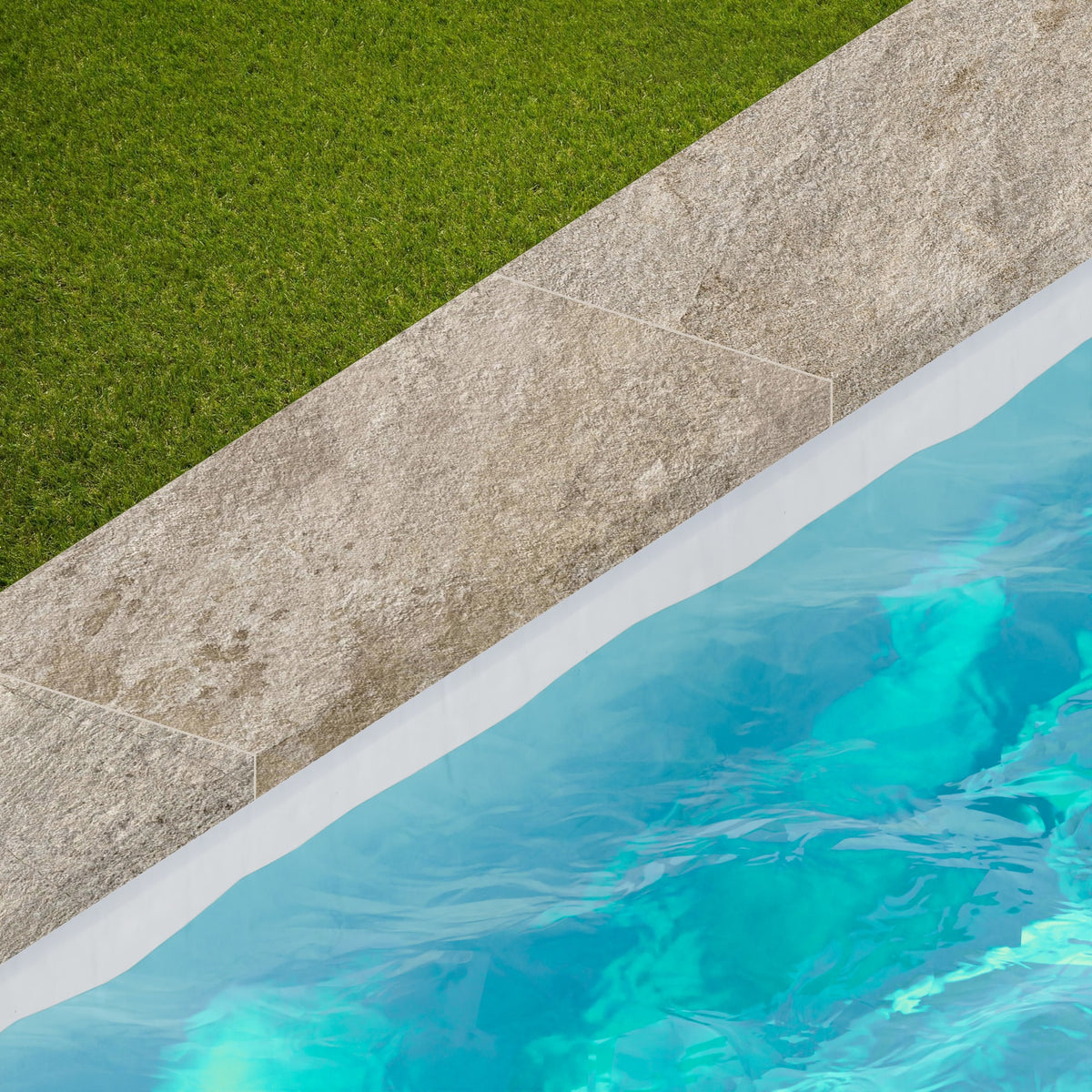 Margelle de piscine effet Pierre Quartzite Gris Argent 80x33x2 cm Bord Droit avec retombée Salvero