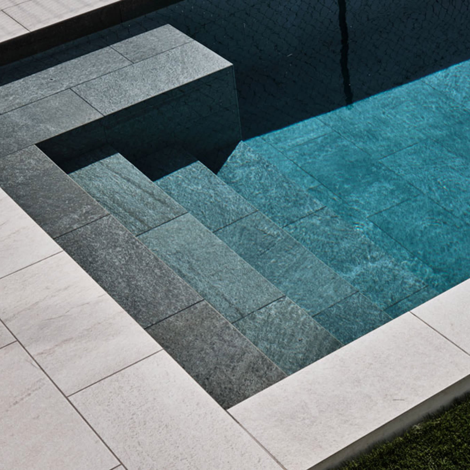 Carrelage Piscine effet Pierre Noir 62,6x31x0,9 cm Bonifacio
