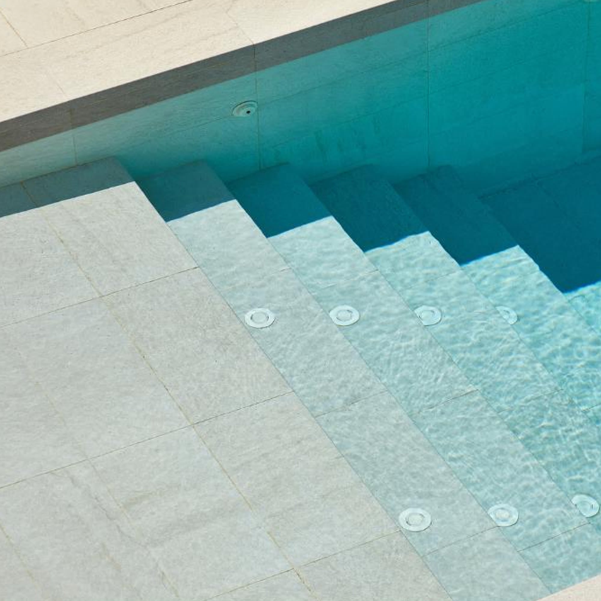 Carrelage Piscine effet Pierre Blanc 62,6x31x0,9 cm Bonifacio