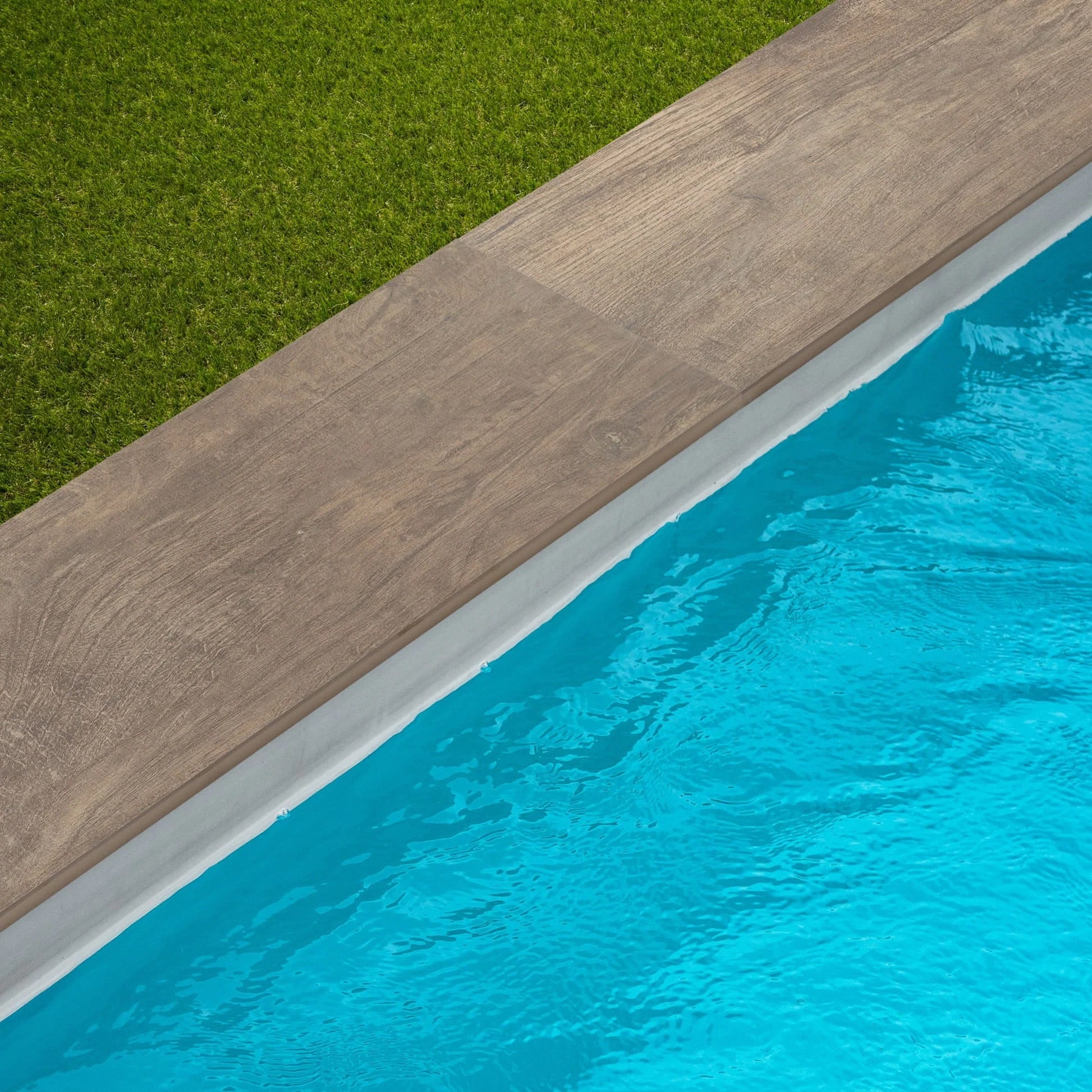 Margelles de piscine imitation Bois