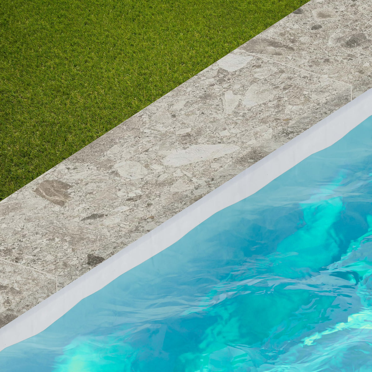 Margelle de piscine effet Pierre Ceppo di Gré Gris Clair 120x33x2 cm Bord Droit avec retombée Massira
