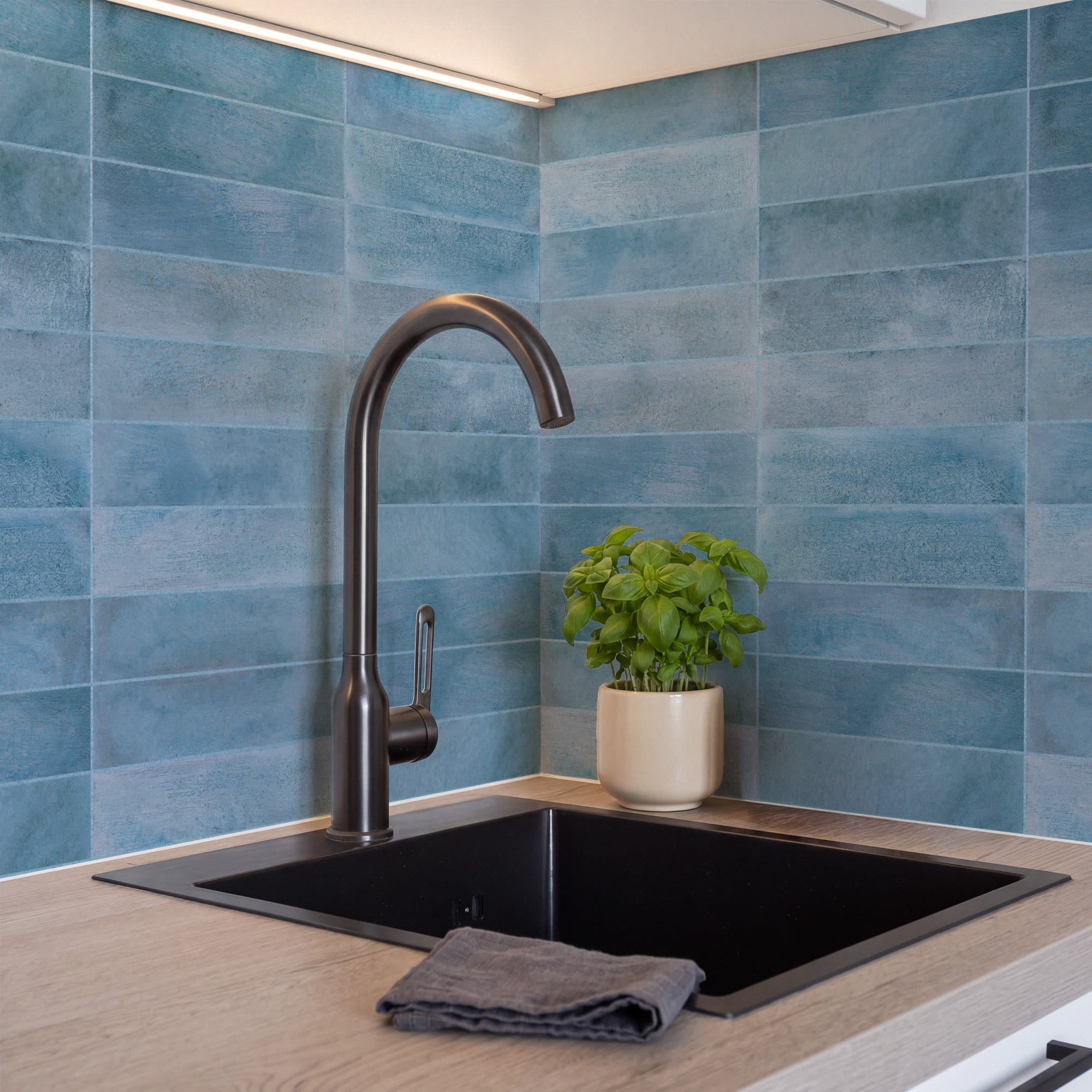 Carrelage effet Zellige Bleu 24,6x6x0,85 cm Montel - Mur intérieur