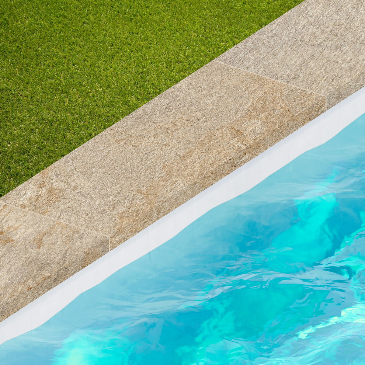 Margelle de piscine effet Pierre Quartzite Beige Doré 90x33x2 cm Bord Droit avec retombée Salvero