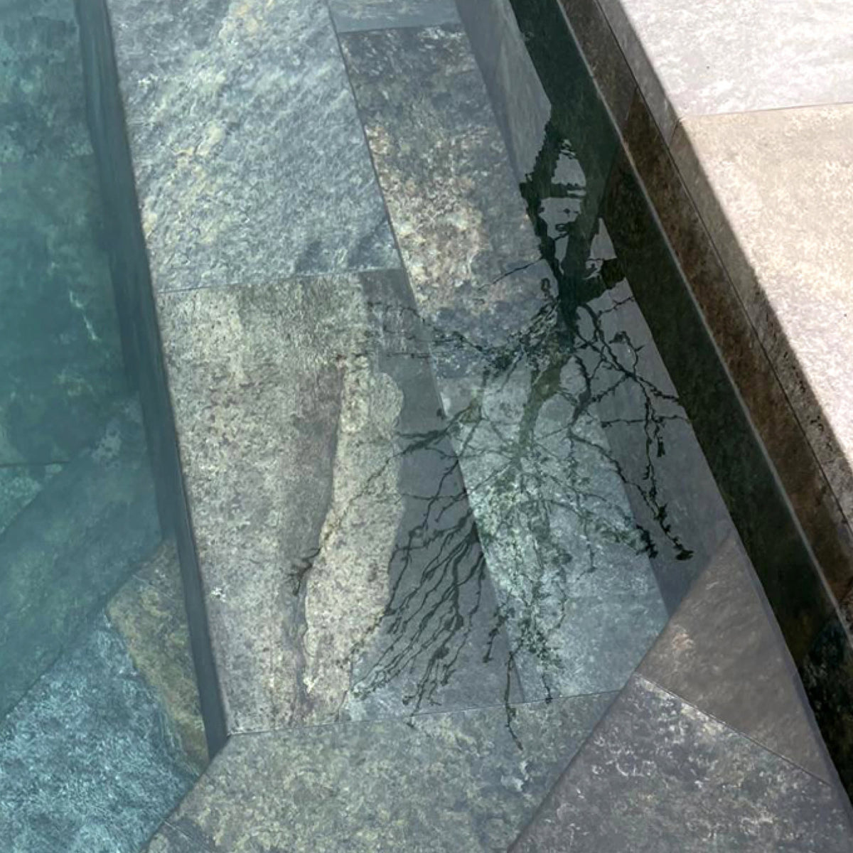 Carrelage Piscine effet Pierre de Bali Gris 62,6x31x0,9 cm Stromboli